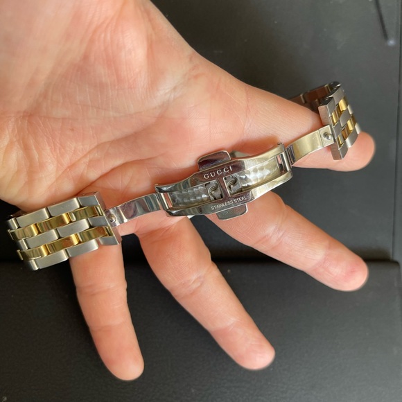 Men’s Gucci watch - Picture 2 of 4